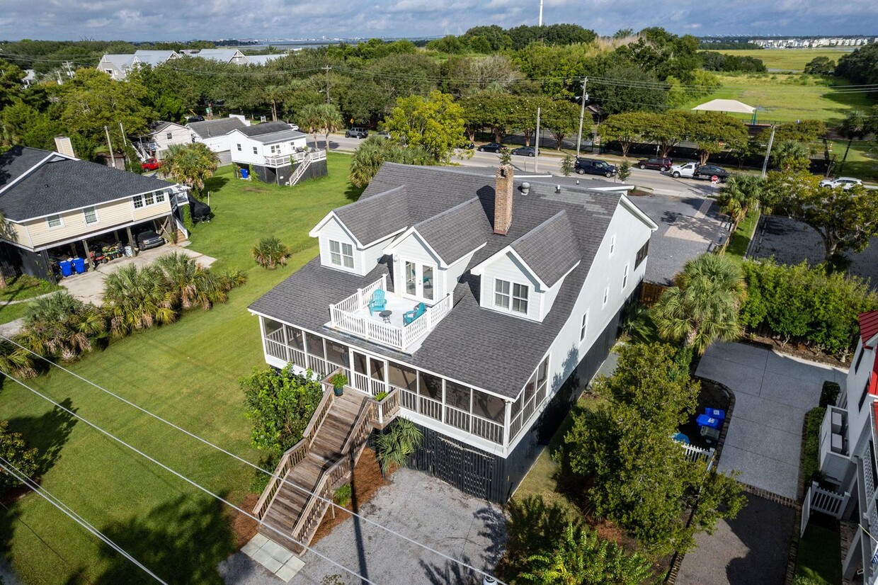 Primary Photo - Sullivan's Island Charmer-Fully Furnished