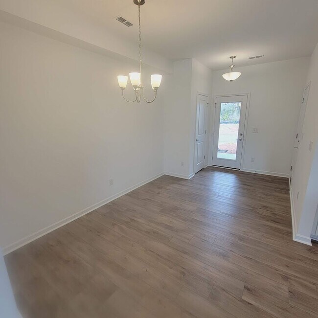 Building Photo - 3BR/2BA Townhouse located in Odell Corners...