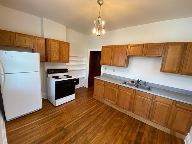 Foto del edificio - W Pacemont Rd 152-154 NSLLC