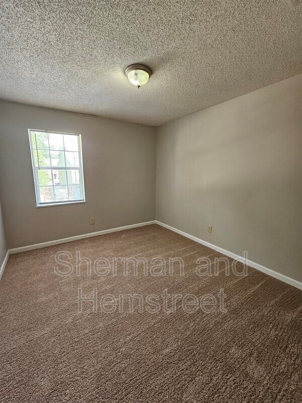 Building Photo - 214 Commons Dr