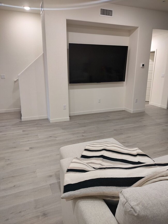 Building Photo - Modern Fully Furnished Three-Story Townhome Near the Truckee River