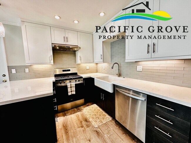 Foto del edificio - Charming Fully Furnished Updated Two-Bedroom in Pacific Grove!
