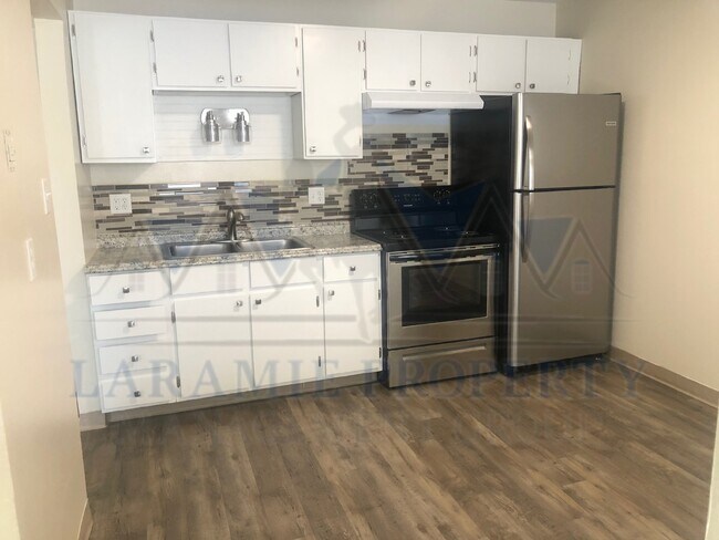 Building Photo - 1 Bedroom Apartment