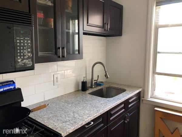 Building Photo - 33 E Grand St