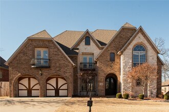 Building Photo - 5106 S Sloan Cir