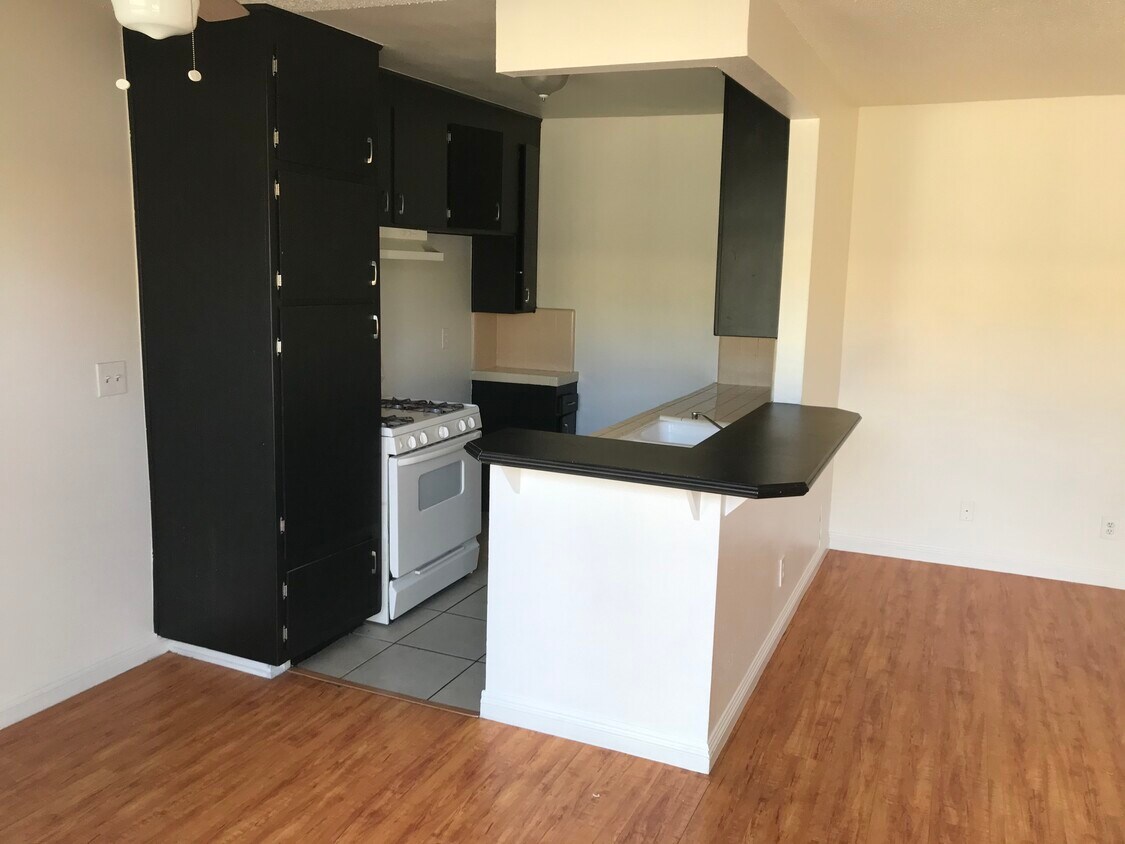 Foto principal - 8530 Sunland Blvd