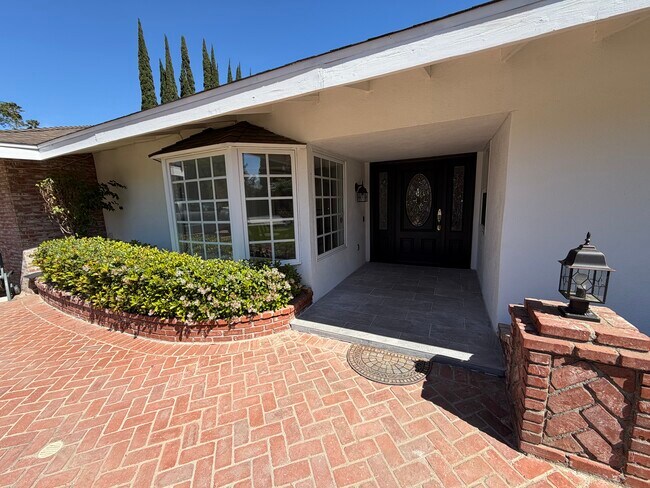 Foto del edificio - 9660 Vanalden Ave