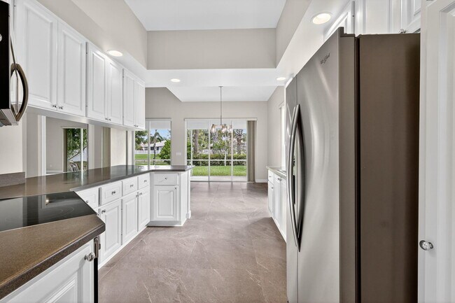 Foto del edificio - 8257 Rosalie Ln
