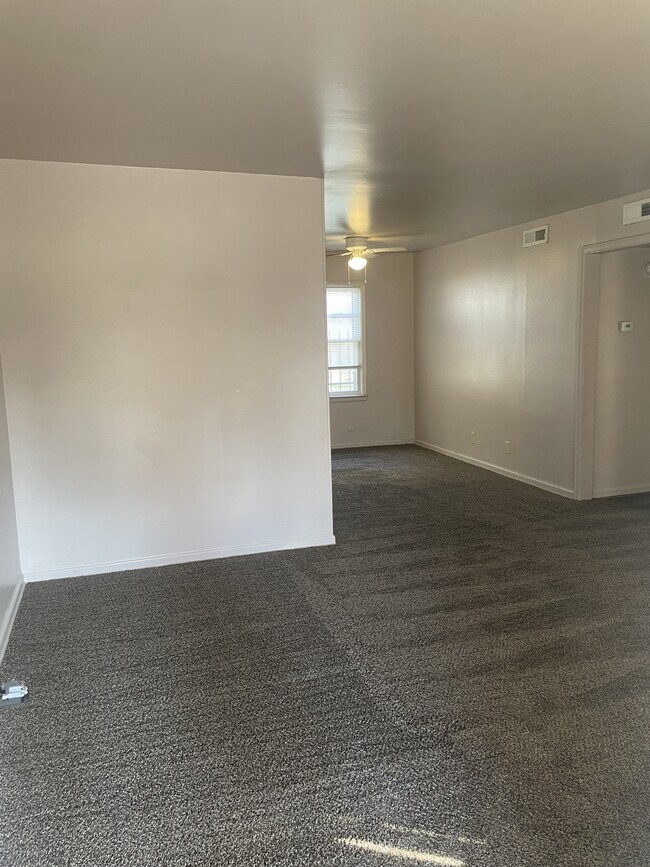 Foto del edificio - 1658 N Bluff St