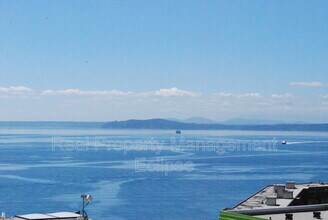 Building Photo - 66 Bell St