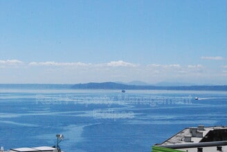 Building Photo - 66 Bell St