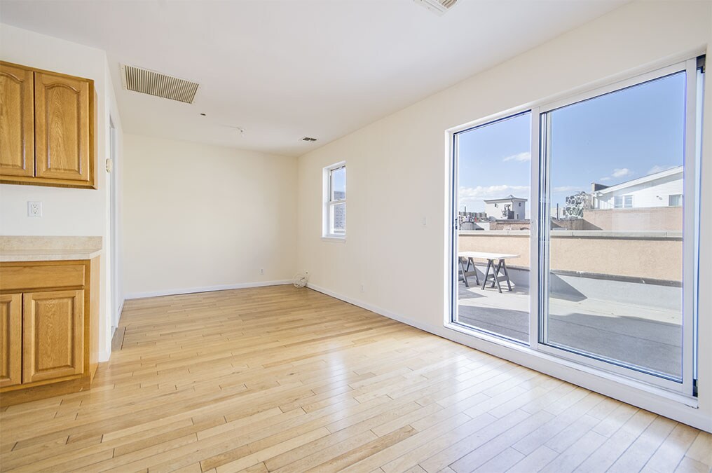 Foto principal - 1087 Dekalb Ave
