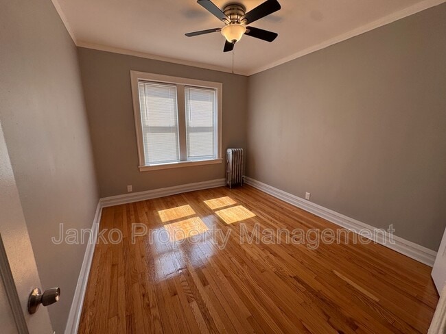 Building Photo - 656 E 81st St