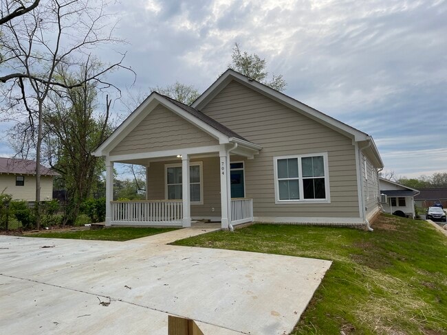 Photo - 704 Moore St House