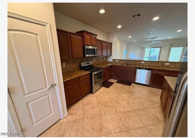 Foto del edificio - 1739 W Big Oak St