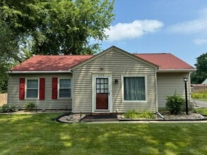 Building Photo - 623 W Shoshone Rd
