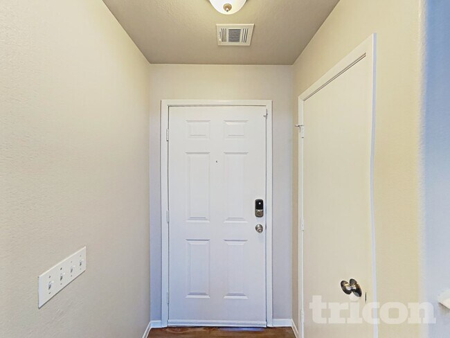 Foto del edificio - 7900 Hornbeam Ct