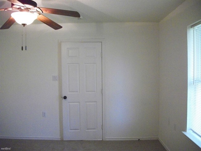 Foto del edificio - 715 N Pecan St
