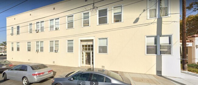 Building Photo - 887 Franklin St