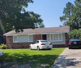 Building Photo - 800 Ponderosa Dr