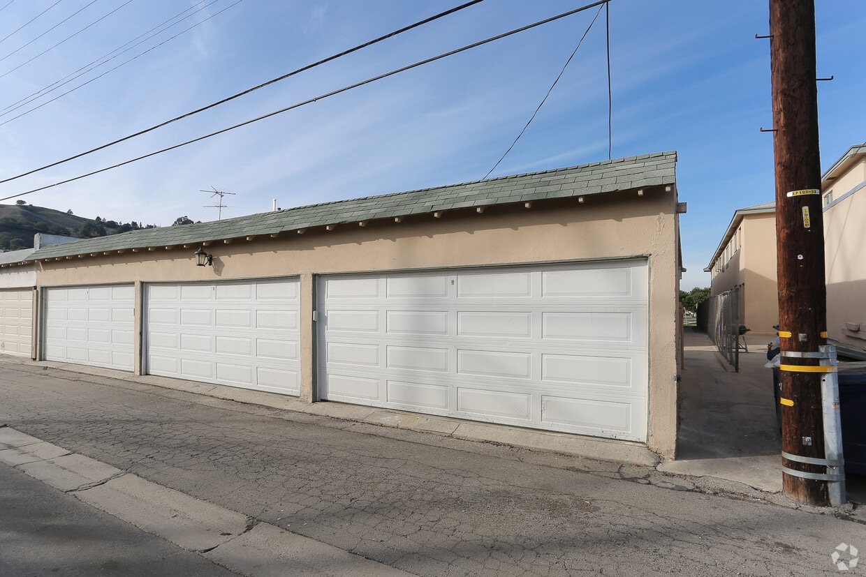 Garage Parking - Carmona Gardens