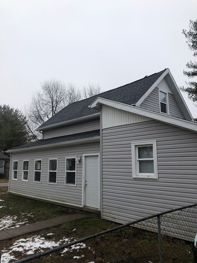 Foto principal - 3 bedroom Home in Mulberry! Small town liv...