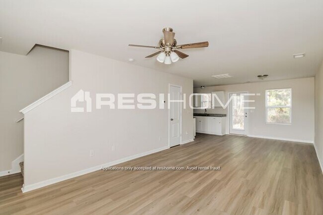 Building Photo - 194 Queens Circle