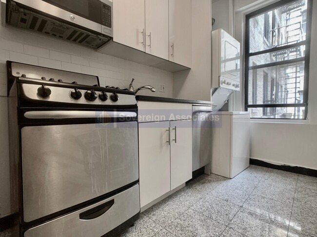 Foto del edificio - 282 Cabrini Blvd