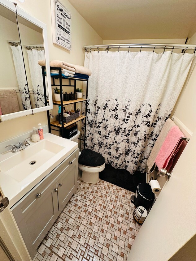 Bathroom - 374 Somerset St