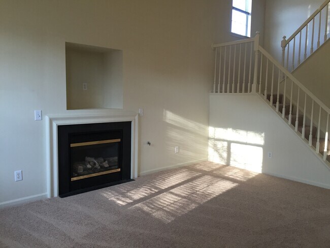 Building Photo - Willow Lakes