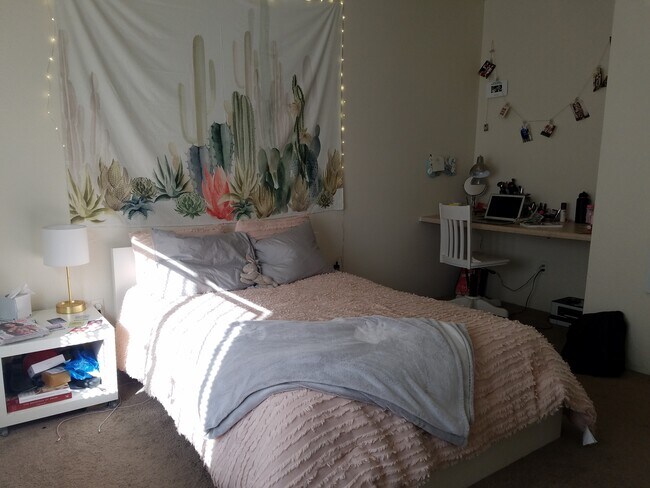 Bedroom Angle 2/2 - 1048 E Edison St