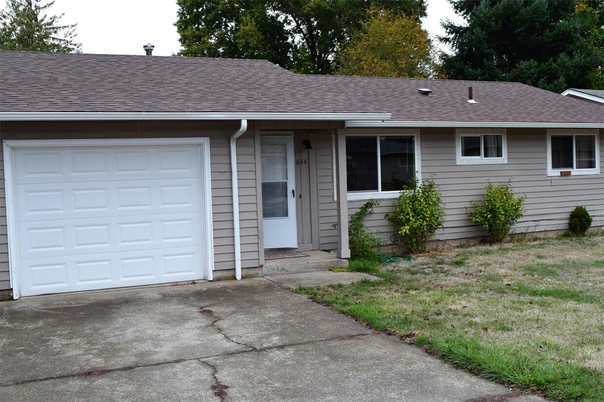 Foto principal - 644 NW East Thornton Lake Dr