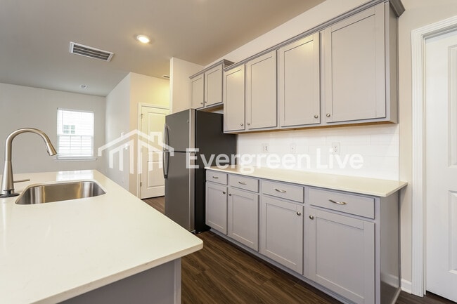 Foto del edificio - 5561 Hydrangea St