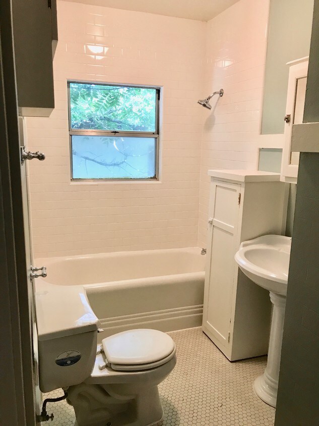 Foto principal - 3450 J St