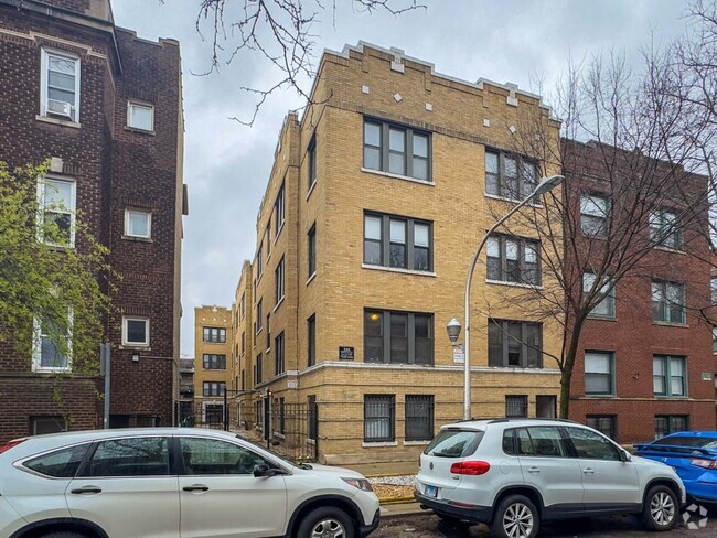 Building Photo - 837 W Cornelia Ave