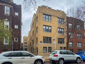 Building Photo - 837 W Cornelia Ave