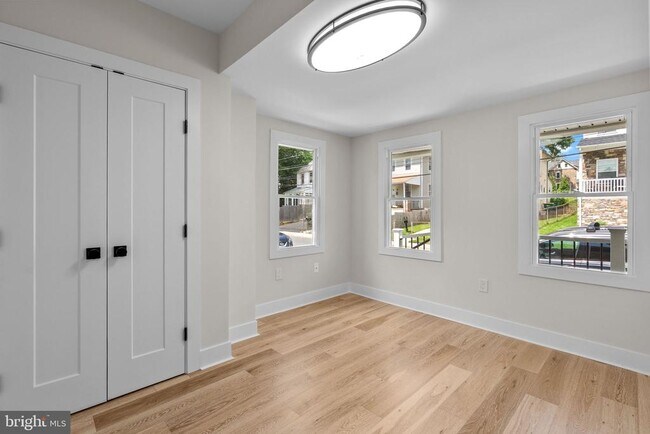 Foto del edificio - 334 Maple Ave