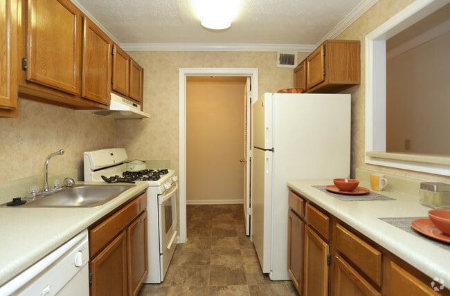 1BR, 1BA - 970 SF Berkley - Calibre Woods