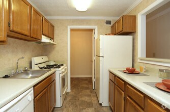 1BR, 1BA - 970 SF Berkley - Calibre Woods