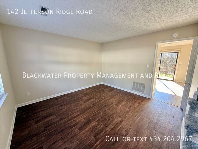 Foto del edificio - 142 Jefferson Ridge Rd
