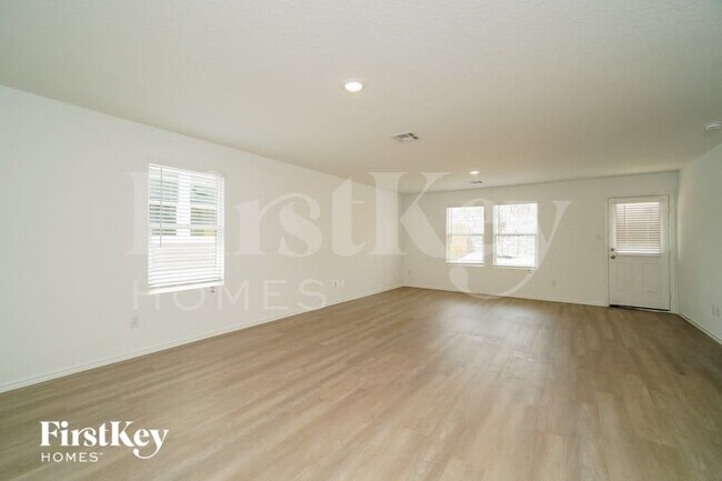 Foto del edificio - 5409 Basil Chase