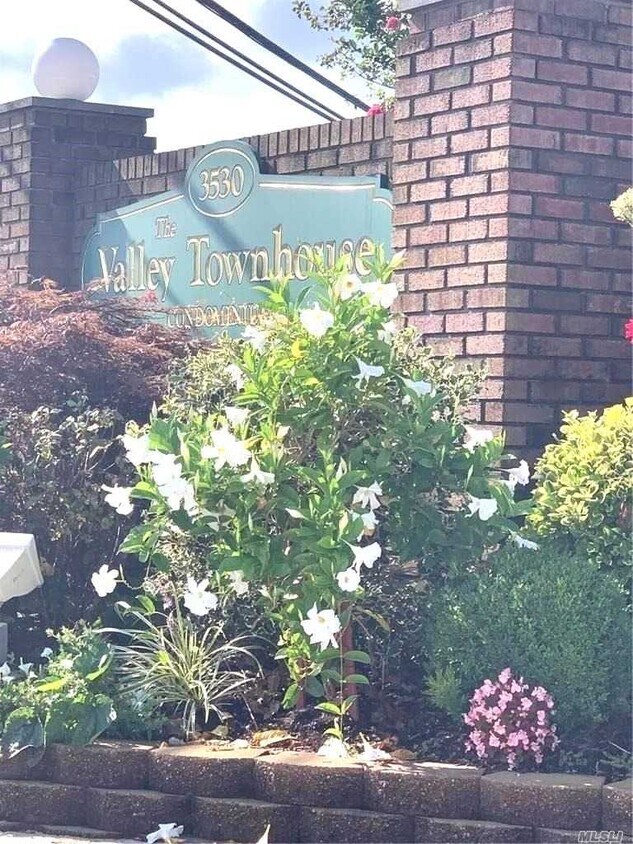 Primary Photo - 3530 Long Beach Rd