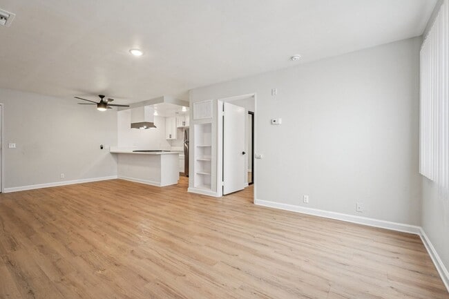Interior Photo - 420 Windsor Rd