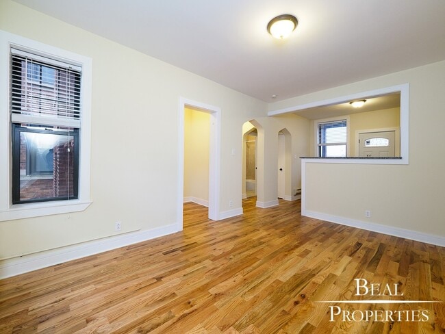 Building Photo - 4413 N Wolcott Ave