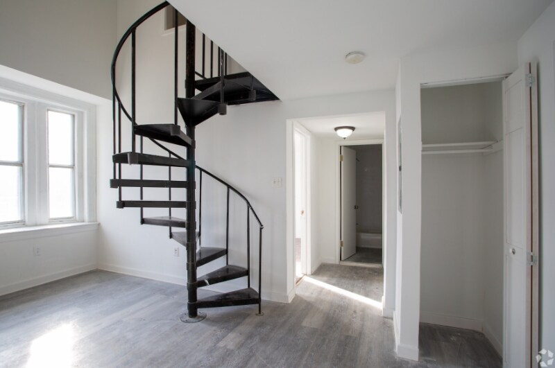 Foto principal - 5225 Schuyler St