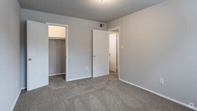 2BR,1BA,- 925SF - Lake Village