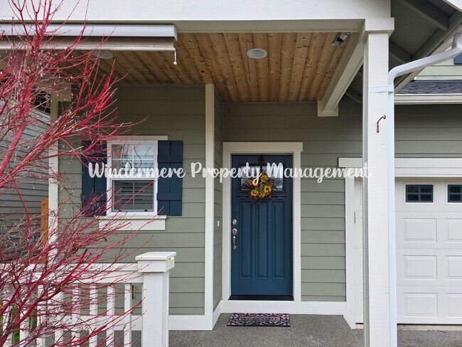 Building Photo - Gorgeous, Spacious 4 bed Home, CK Schools, LARGE fully fenced yard - A/C, close to trails and more!