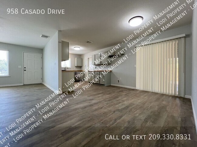 Foto del edificio - 958 Casado Dr