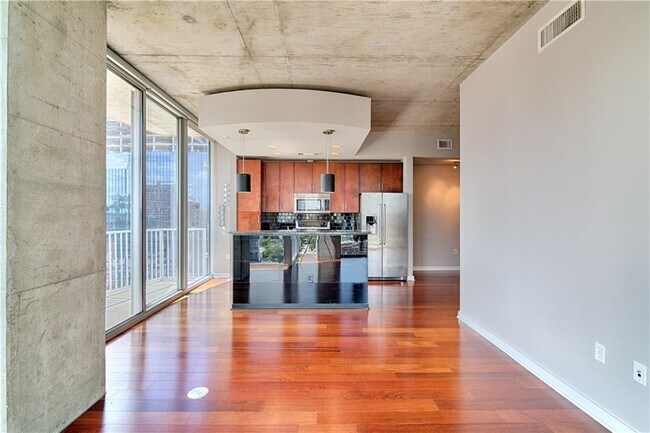 Building Photo - 360 Nueces St