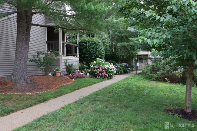 Building Photo - 123 Concordia Cir